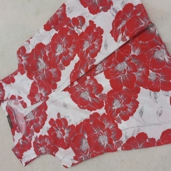 Crosby. White & Pink Floral Pleated Sleeveless Blouse - Picture 6 of 10